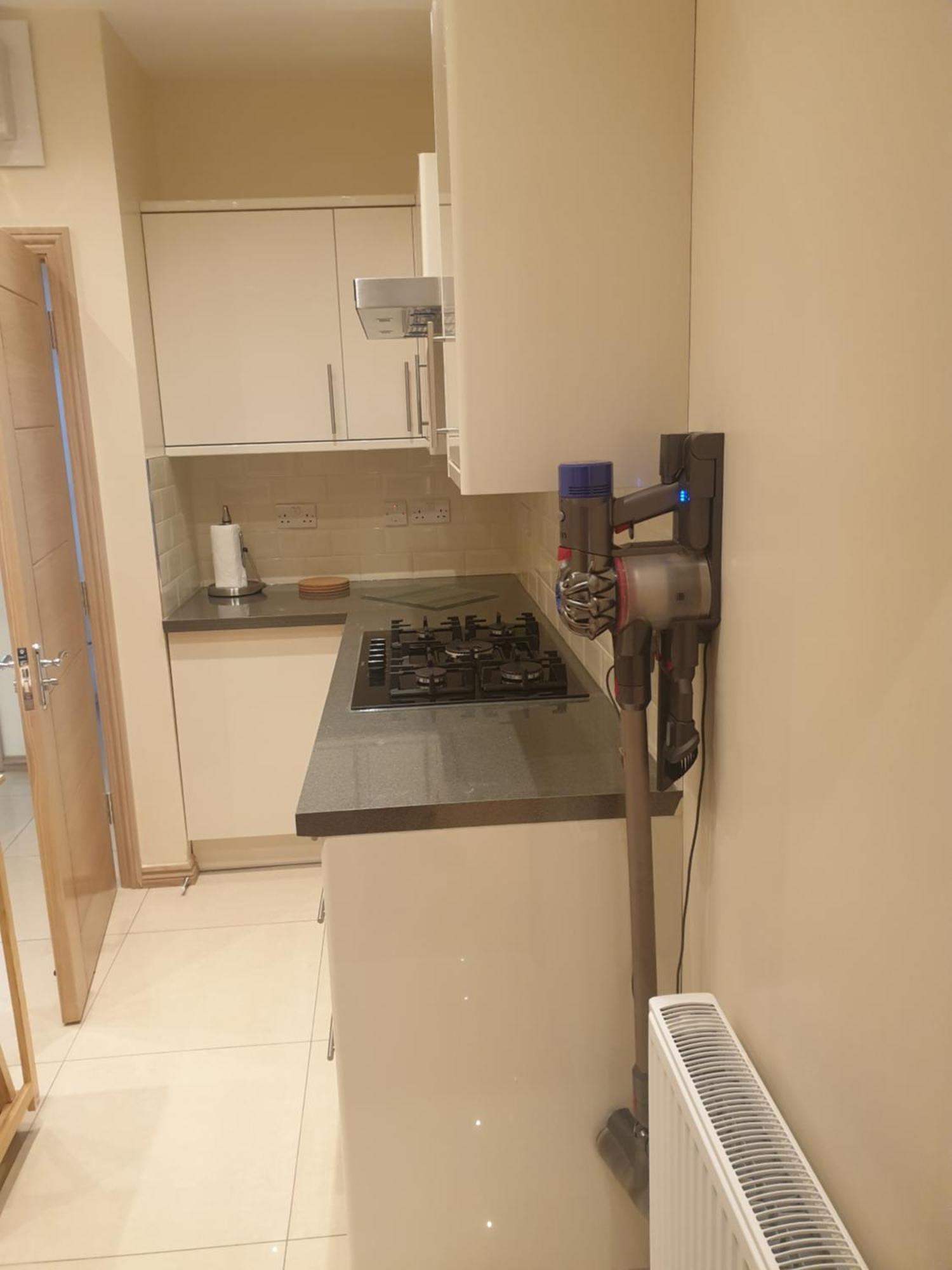 London Luxury Apartments 3 Bedroom Sleeps 8 With 3 Bathrooms 4 Mins Walk To Tube Free Parking Ilford Bagian luar foto