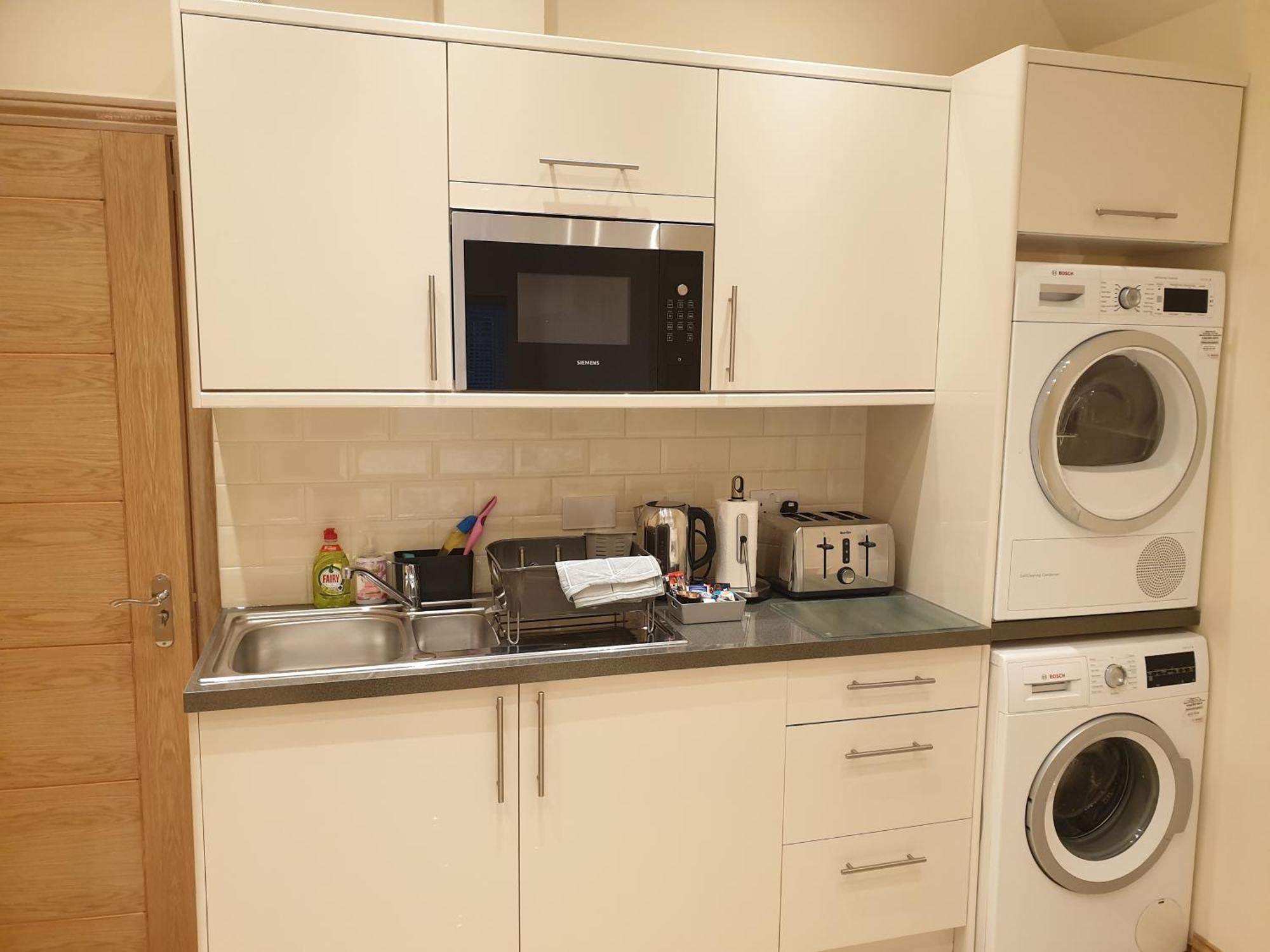 London Luxury Apartments 3 Bedroom Sleeps 8 With 3 Bathrooms 4 Mins Walk To Tube Free Parking Ilford Bagian luar foto
